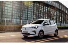 带娃出行也惬意?奔奔E-Star解锁儿童节出行“最佳姿势”