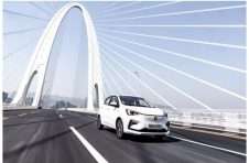 奔奔E-Star搭配超值补贴,就是这么优惠!