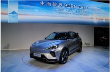 看热闹 知门道 北汽集团北京车展惊艳亮相背后：3000万辆的体系实力
