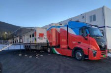 中国雪蜡车”亮相冬奥会赛场 中国重汽为奥运健儿保驾护航