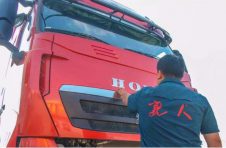 福虎闹新春，中国重汽邀“亲人”回家过年！