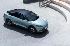 销量持续攀升，极狐汽车1-4月交付同比增长750%