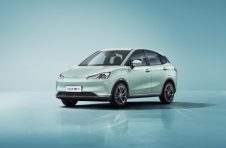 引领新势力A级纯电车型进入内卷时代，哪吒V 2022成绩亮眼